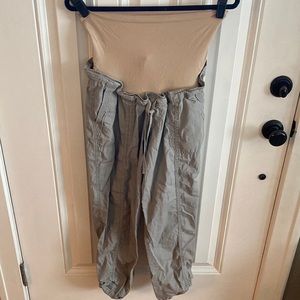 Maternity cropped cargo pants